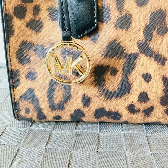 Michael Kors cheetah small satchel - Picture 3 of 8